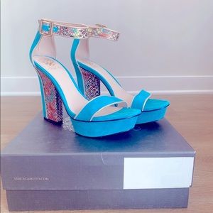 Beautiful Blue Vince Camuto Heels w/ Snake Print Accent. These are a must have!!